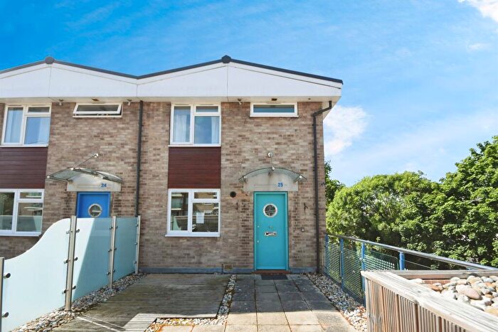 2 Bedroom Maisonette For Sale In The Vineyards, Great Baddow, Chelmsford, CM2