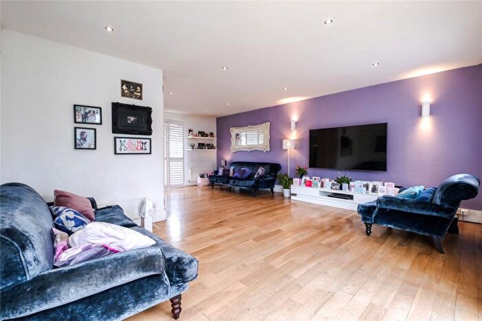 3 Bedroom Flat For Sale In Coleman Fields, London, N1