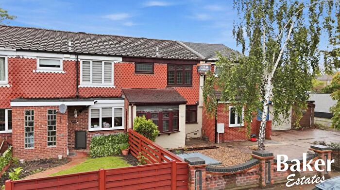 Terraced House To Rent In Rainham Road North, Dagenham, RM10