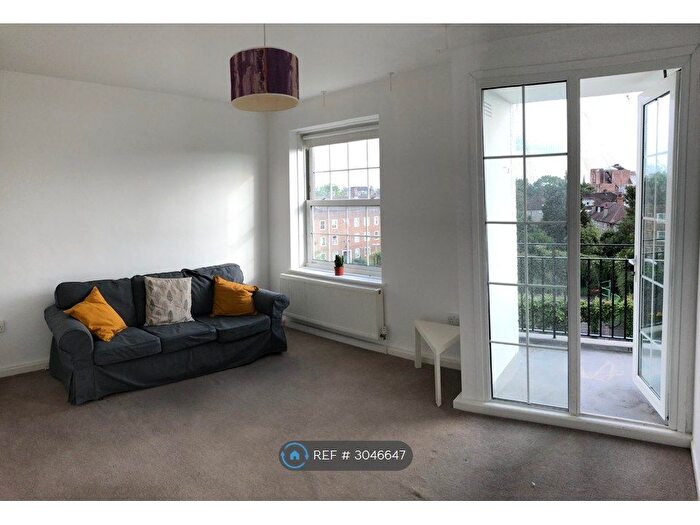 2 Bedroom Flat To Rent In Howland House, London, SW16
