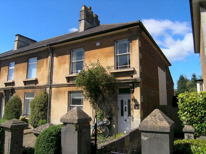 1 Bedroom Flat To Rent In New Road, Chippenham, SN15