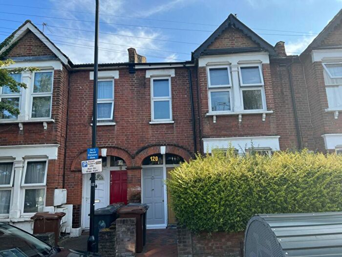 2 Bedroom Flat To Rent In Brookscroft Road, E17