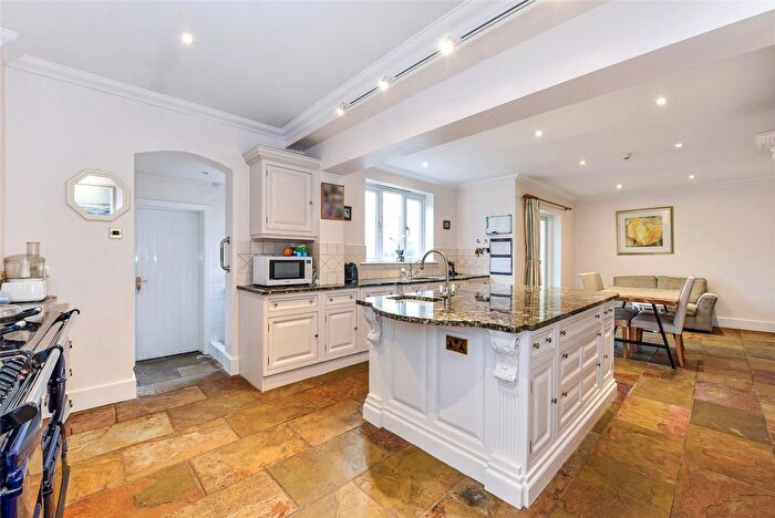 4 Bedroom Detached House For Sale In Warblington Road, Emsworth, Hampshire, PO10