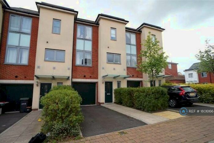 4 Bedroom Terraced House To Rent In Wellesley Corner, Northfleet, Gravesend, DA11