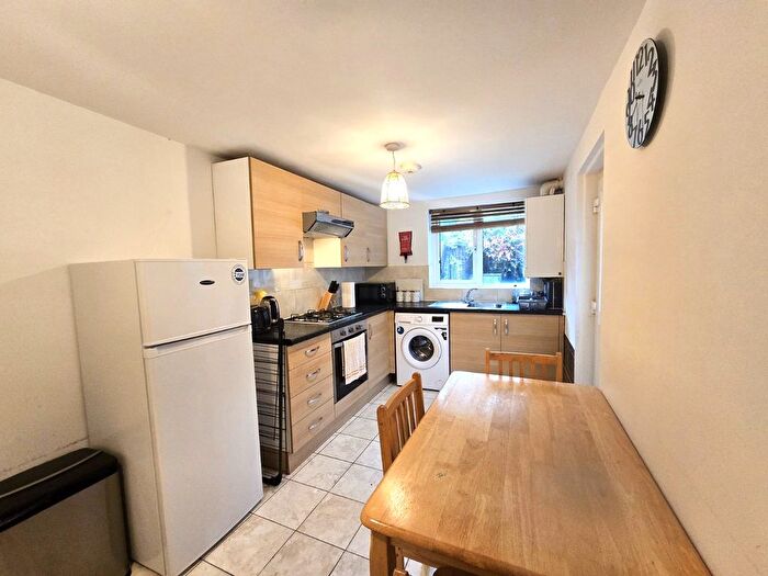 3 Bedroom Flat To Rent In Scales Road, London, N17