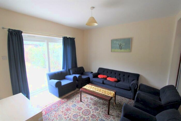 4 Bedroom Semi-Detached House To Rent In Meadow Way, Wembley, Middlesex, HA9
