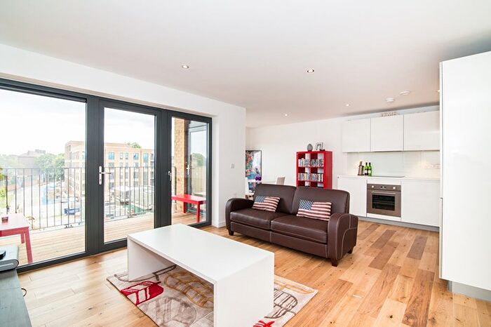 1 Bedroom Flat To Rent In Cowley Road, London, SW9