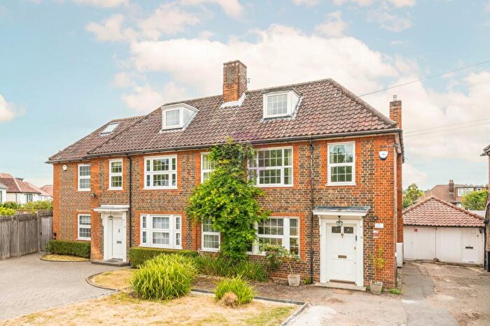 4 Bedroom Semi-Detached House To Rent In Southway, Totteridge, London, N20