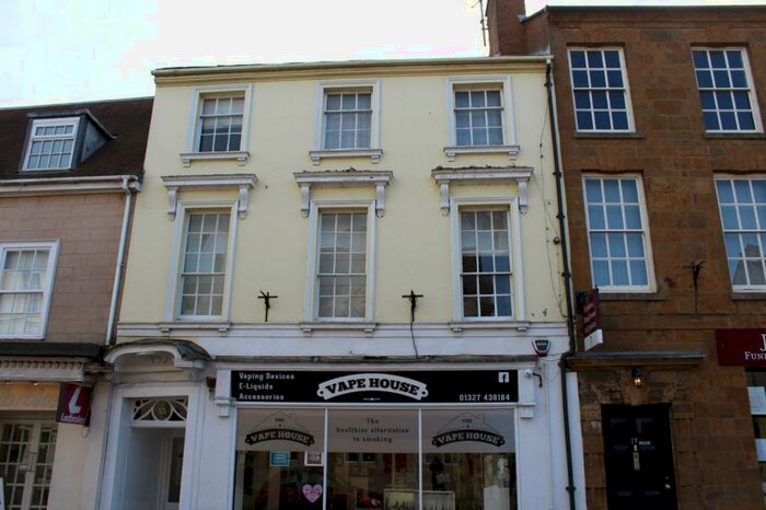 1 Bedroom Flat To Rent In High Street, Daventry, Northants, NN11