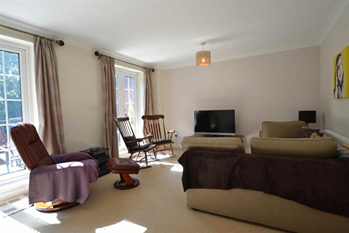 4 Bedroom Town House To Rent In Briarwood, Wilmslow, SK9