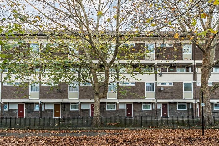 3 Bedroom Flat To Rent In Willington Road, Stockwell, SW9