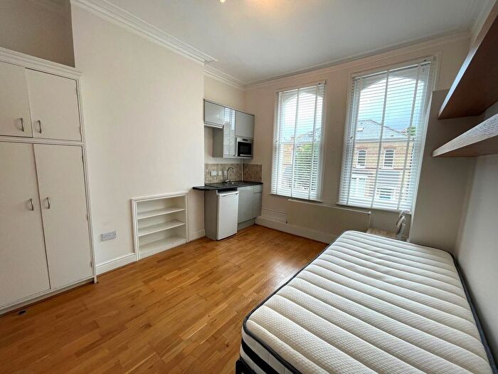 Studio To Rent In Finsbury Park Road, Finsbury Park, London, N4