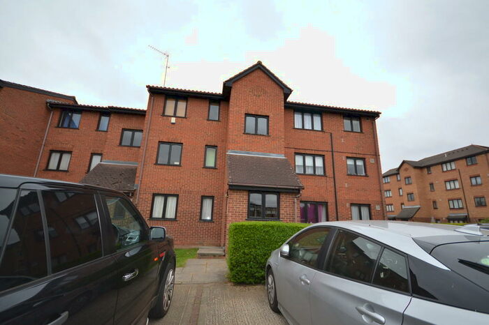 Flat To Rent In Pempath Place, Wembley, HA9