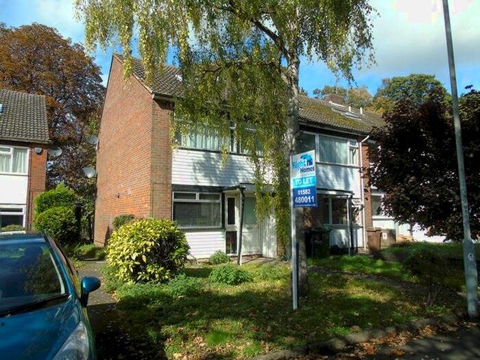 4 Bedroom Semi-Detached House To Rent In Bed Semi-Detached House, Wensleydale, LU2