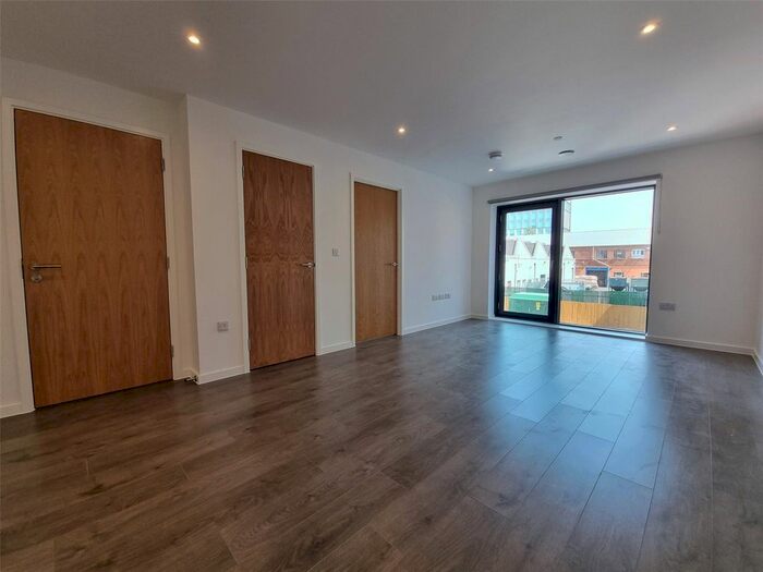 2 Bedroom Flat To Rent In Traffic Street, Nottingham, Nottinghamshire, NG2