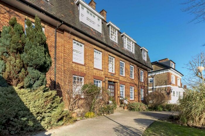 2 Bedroom Flat To Rent In Friern Park, Friern Park, N12