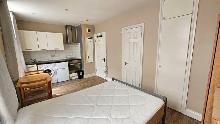 Studio To Rent In Cricklewood Lane, Cricklewood, London, NW2
