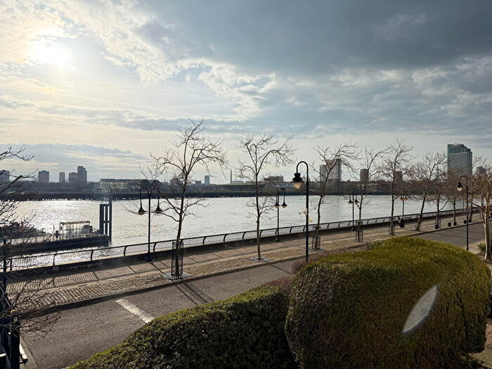2 Bedroom Flat For Sale In Perry Court, Maritime Quay, London, E14