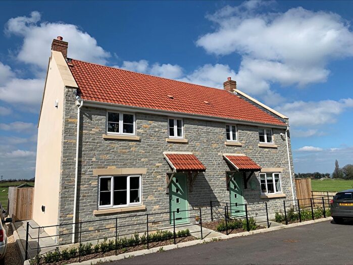 4 Bedroom Property To Rent In Coombe Hill Close, Somerton, TA11