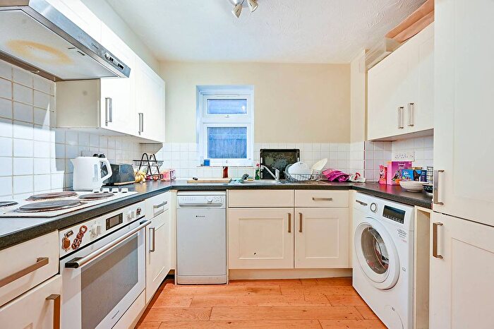 1 Bedroom Flat For Sale In Kingswood Terrace, Acton Green, London, W4