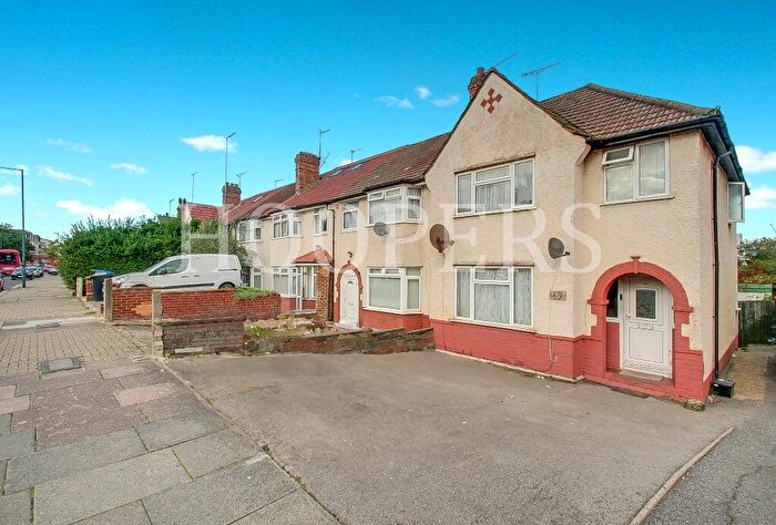 3 Bedroom End Of Terrace House For Sale In Coles Green Road, London, NW2