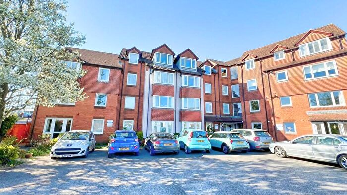 1 Bedroom Retirement Property For Sale In Charles Street, Petersfield, Hampshire, GU32