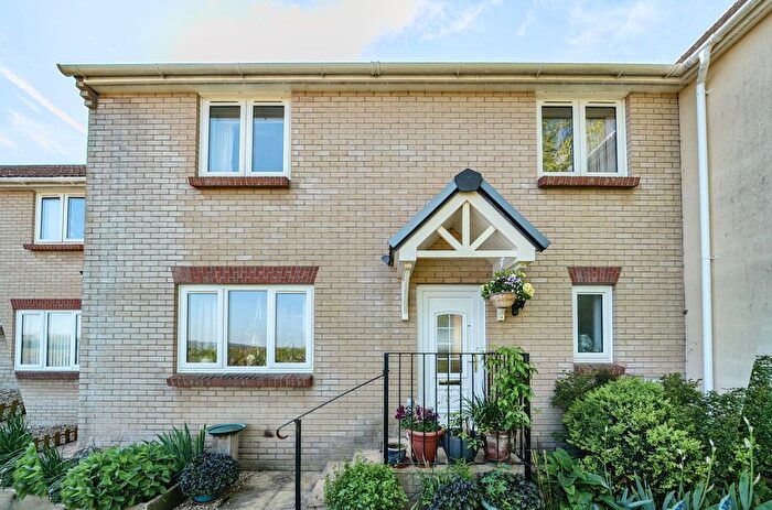 3 Bedroom Semi-Detached House For Sale In Monarch Road, Crewkerne, TA18