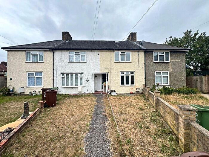 2 Bedroom Detached House To Rent In Dronfield Gardens, Dagenham, Essex, RM8