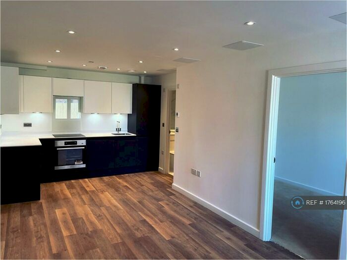 1 Bedroom Flat To Rent In Chertsey Road, Woking, GU21