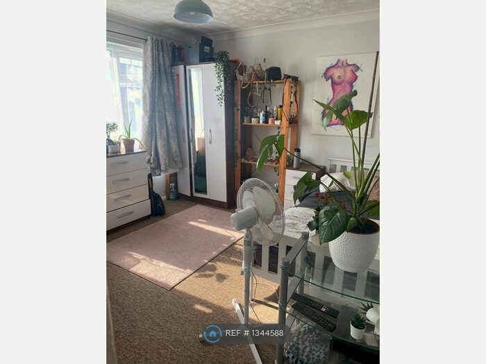 4 Bedroom Semi-Detached House To Rent In Panton Crescent, Colchester, CO4