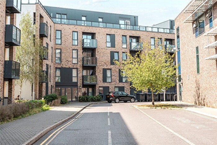 2 Bedroom Flat To Rent In Addlestone, Surrey, KT15