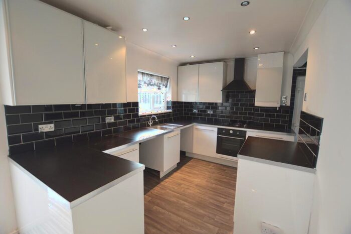 3 Bedroom Semi-Detached House To Rent In New Cross Drive, Woodhouse, Sheffield, S13