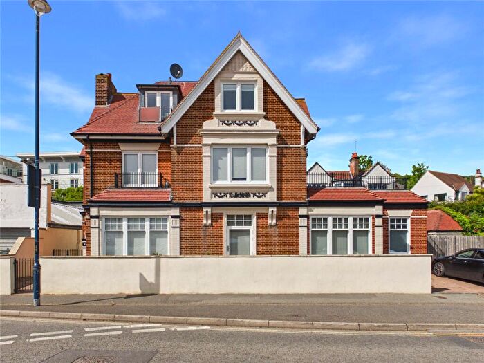 2 Bedroom Apartment For Sale In Undercliff Road West, Felixstowe, Suffolk, IP11