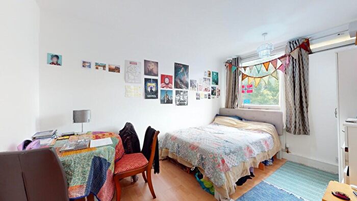 4 Bedroom Maisonette To Rent In Cable Street, Pegswood Court, E1