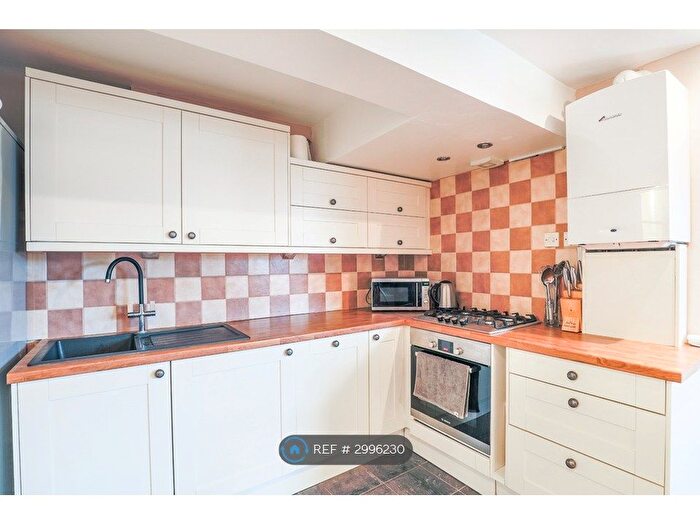 2 Bedroom Flat To Rent In Jerningham Road, London, SE14