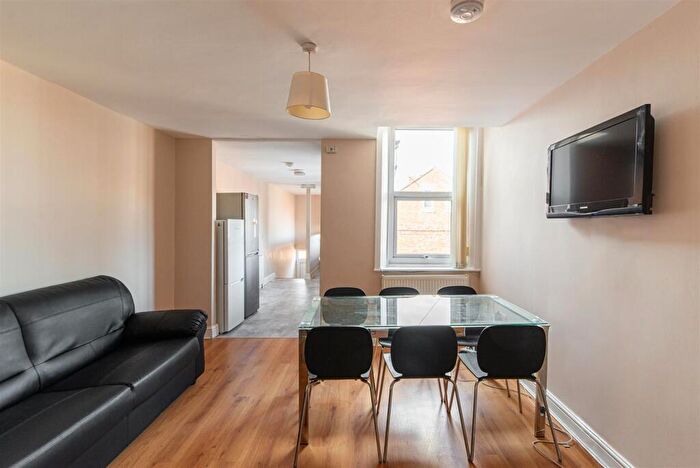 6 Bedroom Maisonette To Rent In Stratford Road, Heaton, Newcastle Upon Tyne, NE6