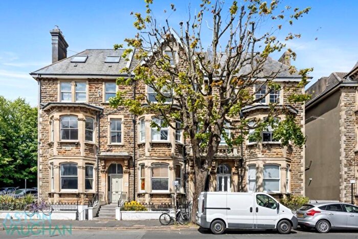 2 Bedroom Apartment For Sale In Cromwell Road, Hove, BN3