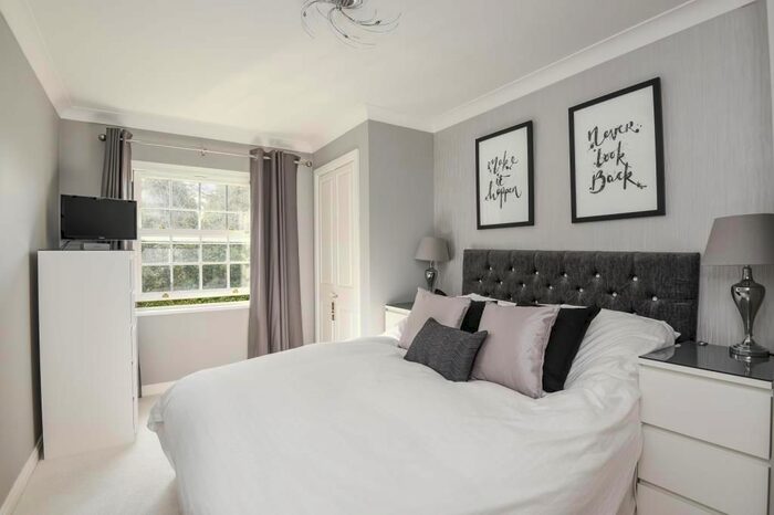 2 Bedroom Flat To Rent In Montague Close, Wokingham, RG40