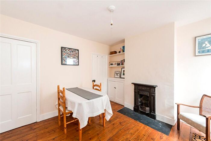 3 Bedroom Terraced House For Sale In Elgar Road, Reading, Berkshire, RG2