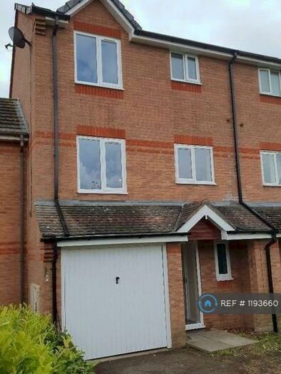 3 Bedroom Terraced House To Rent In Rhodes Place, Oldbrook, Milton Keynes, MK6