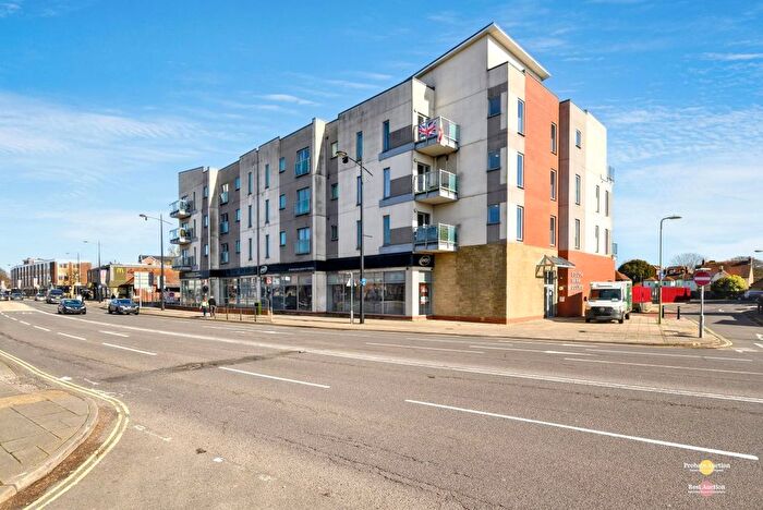 2 Bedroom Flat For Sale In South Park Court, Havant, Hampshire, PO9