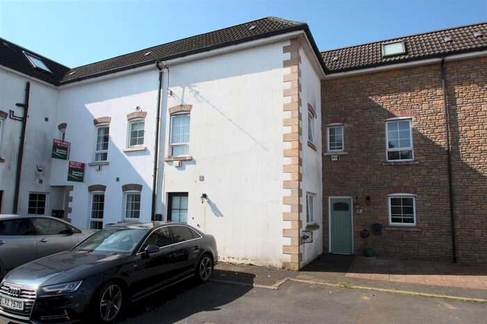 3 Bedroom Town House For Sale In Broomhill Courtyard, Magheralin, Craigavon, BT67