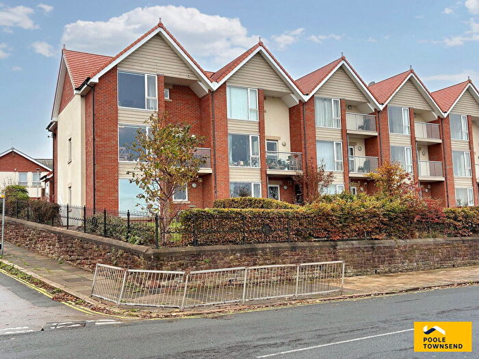 4 Bedroom End Of Terrace House For Sale In Plover Gardens, Barrow-in-furness, LA14
