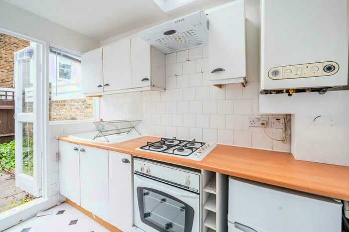 1 Bedroom Flat To Rent In Cathles Road, Balham, London, SW12