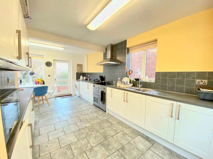 4 Bedroom Semi-Detached House To Rent In St Mildreds Road, Norwich, NR5