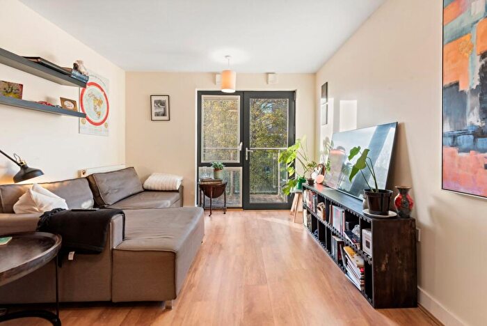 1 Bedroom Flat To Rent In The Regent, Gwynne Road, SW11