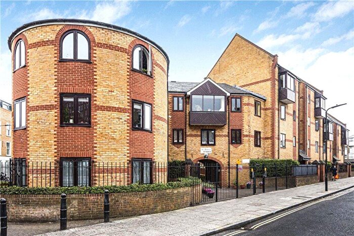 1 Bedroom Apartment For Sale In Tottenham Road, London, N1
