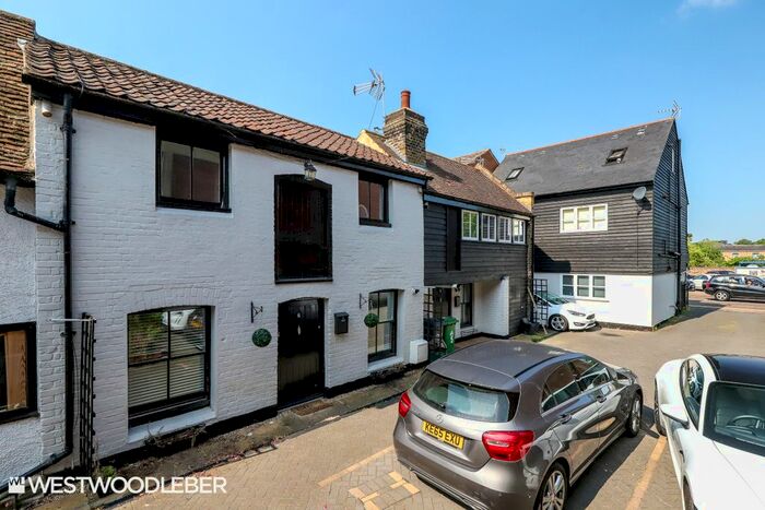 2 Bedroom Flat To Rent In Taverners Way, Hoddesdon, EN11