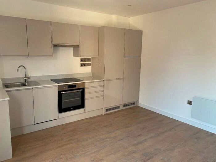 1 Bedroom Flat To Rent In Thackeray Lane, Godalming, Surrey, GU7