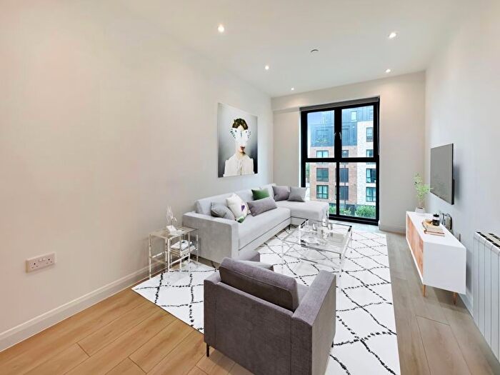 2 Bedroom Flat To Rent In Chesterfield House, Bath Road, Slough, SL1